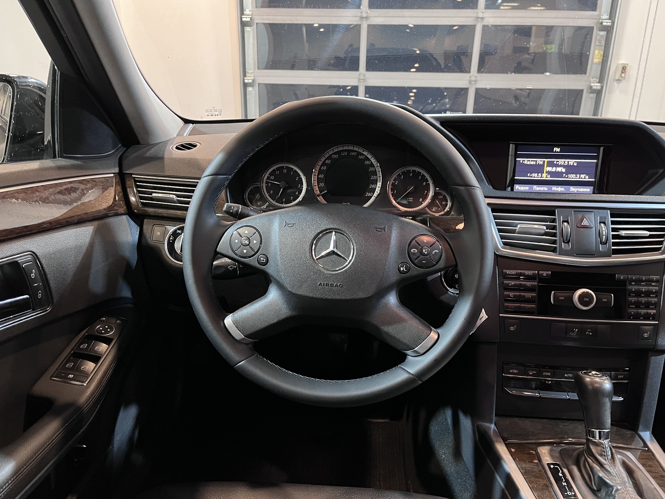 MERCEDES-BENZ E
