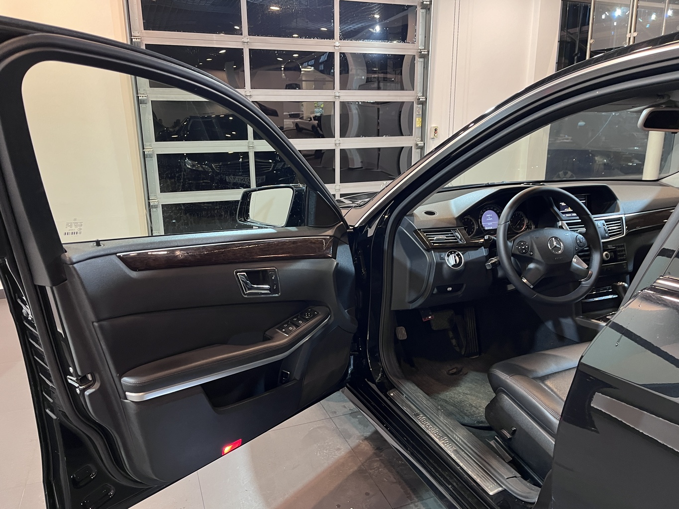 MERCEDES-BENZ E