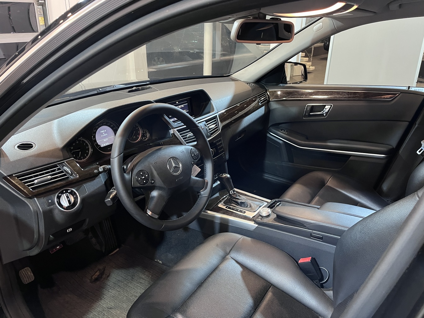 MERCEDES-BENZ E