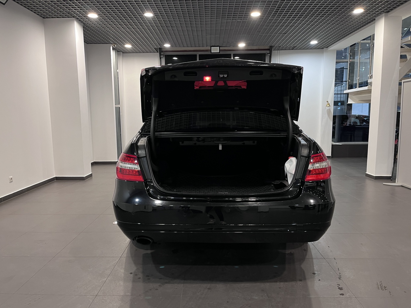 MERCEDES-BENZ E