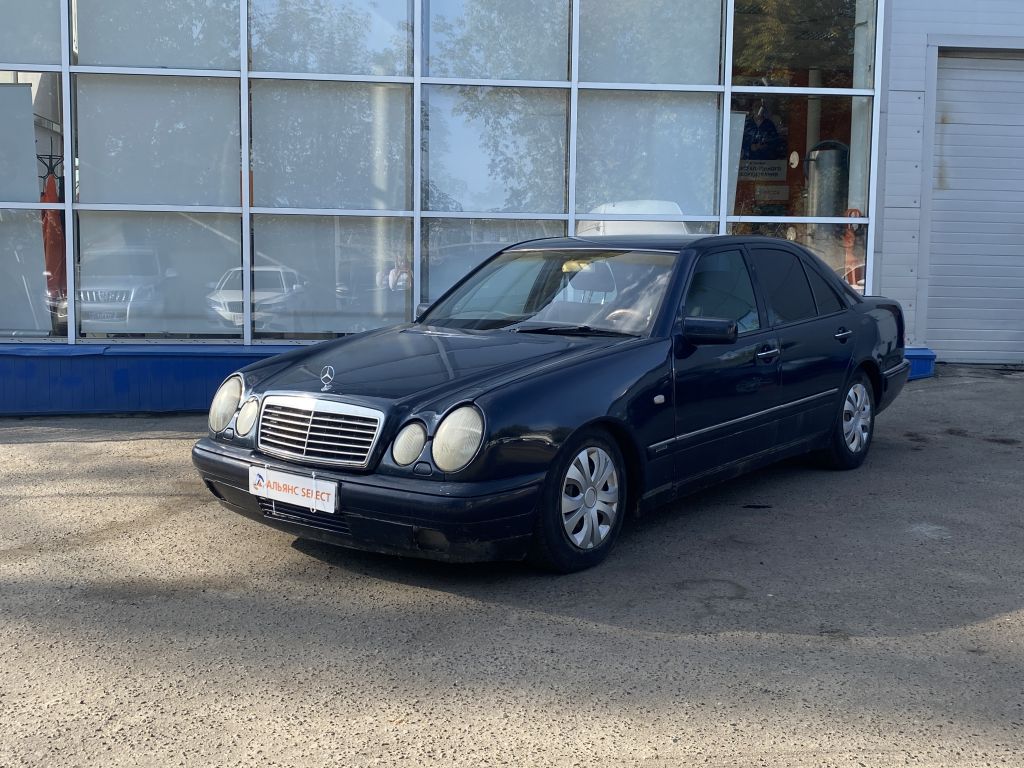 MERCEDES-BENZ E