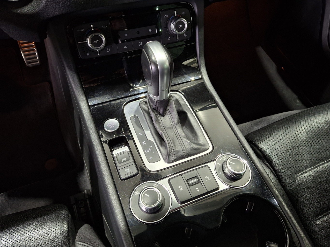 VOLKSWAGEN TOUAREG