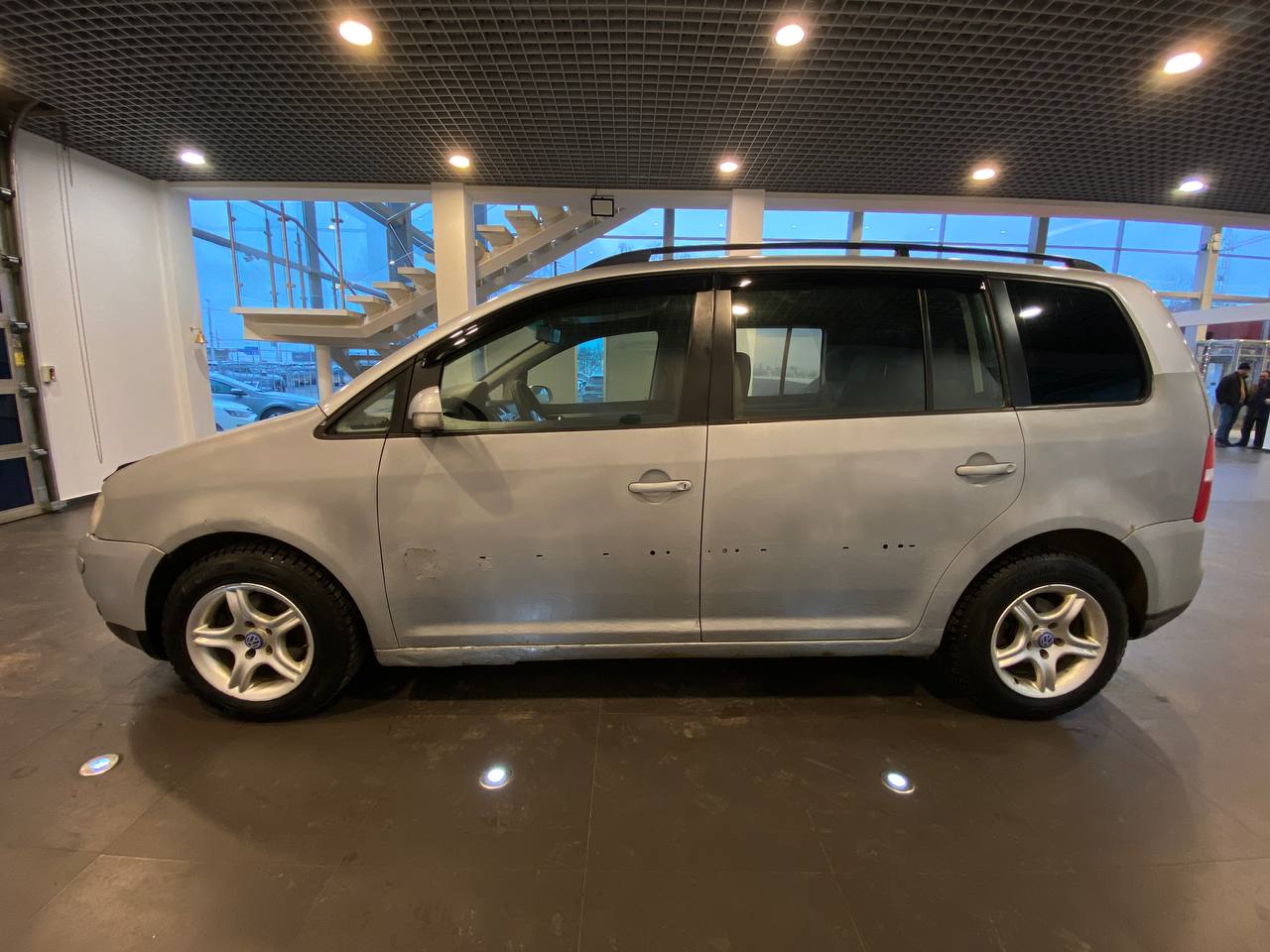 VOLKSWAGEN TOURAN