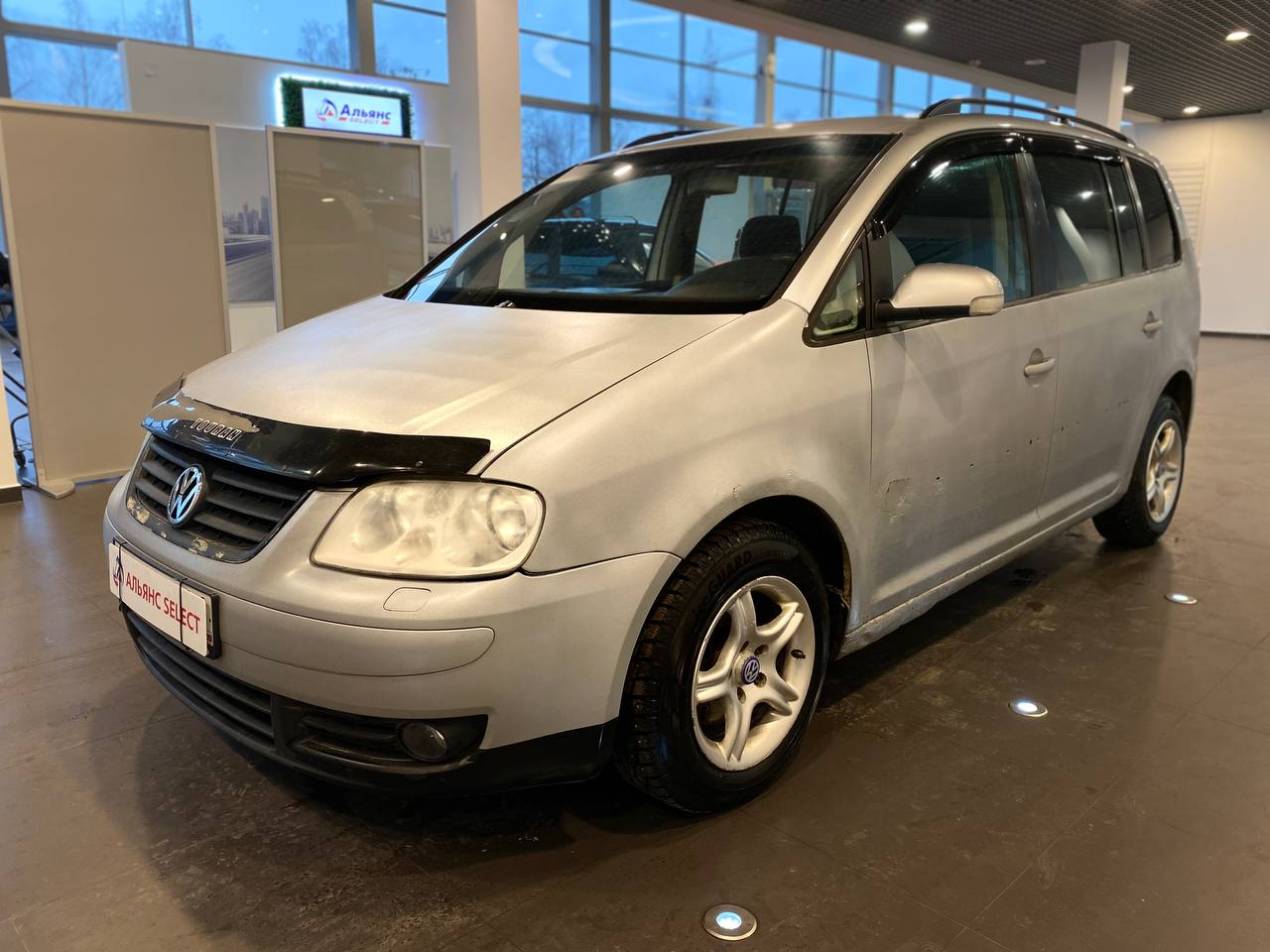 VOLKSWAGEN TOURAN