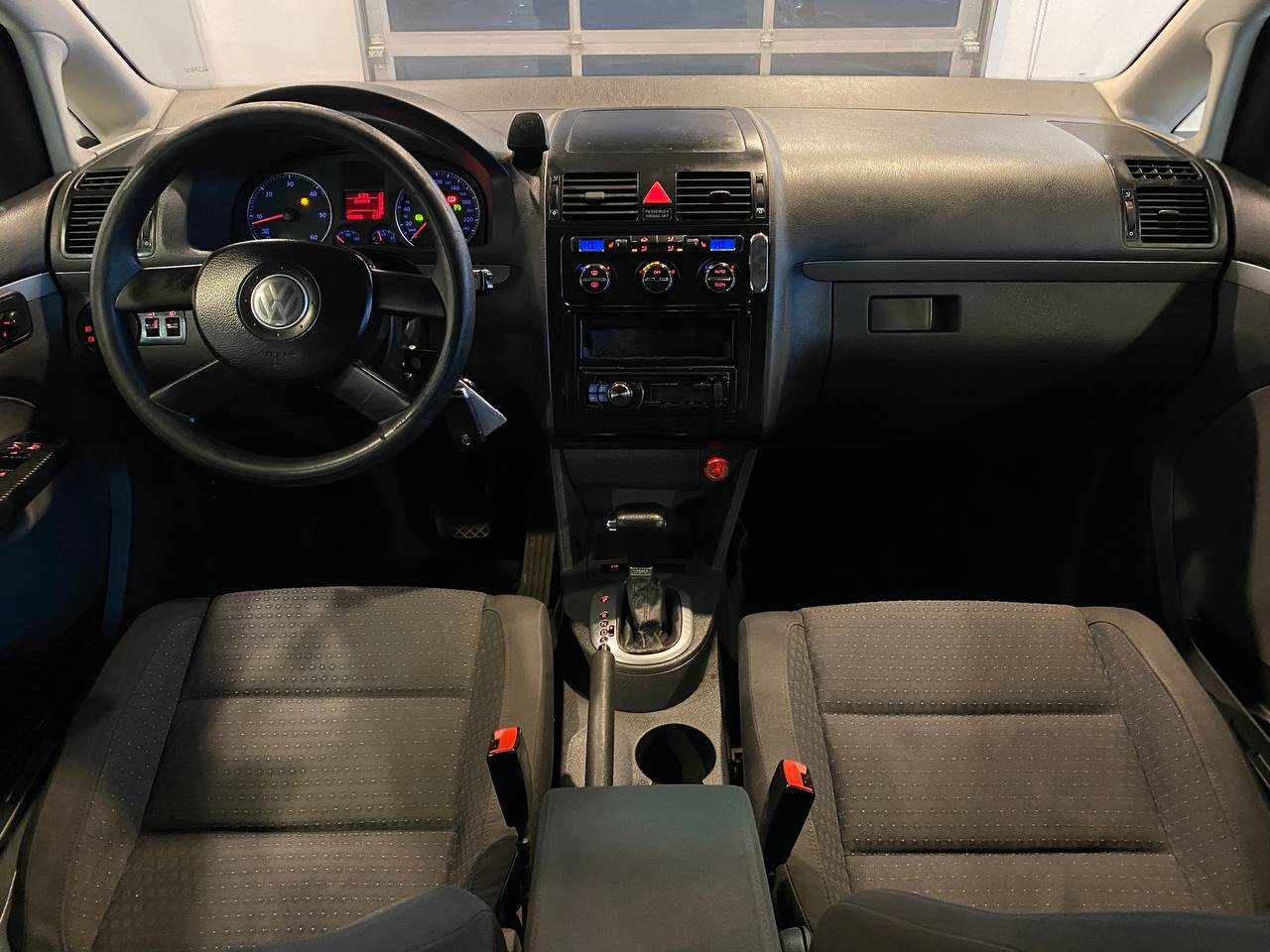 VOLKSWAGEN TOURAN
