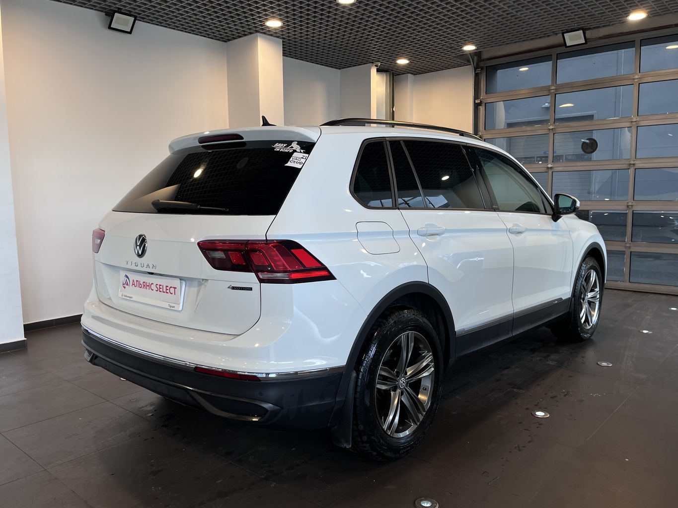VOLKSWAGEN TIGUAN