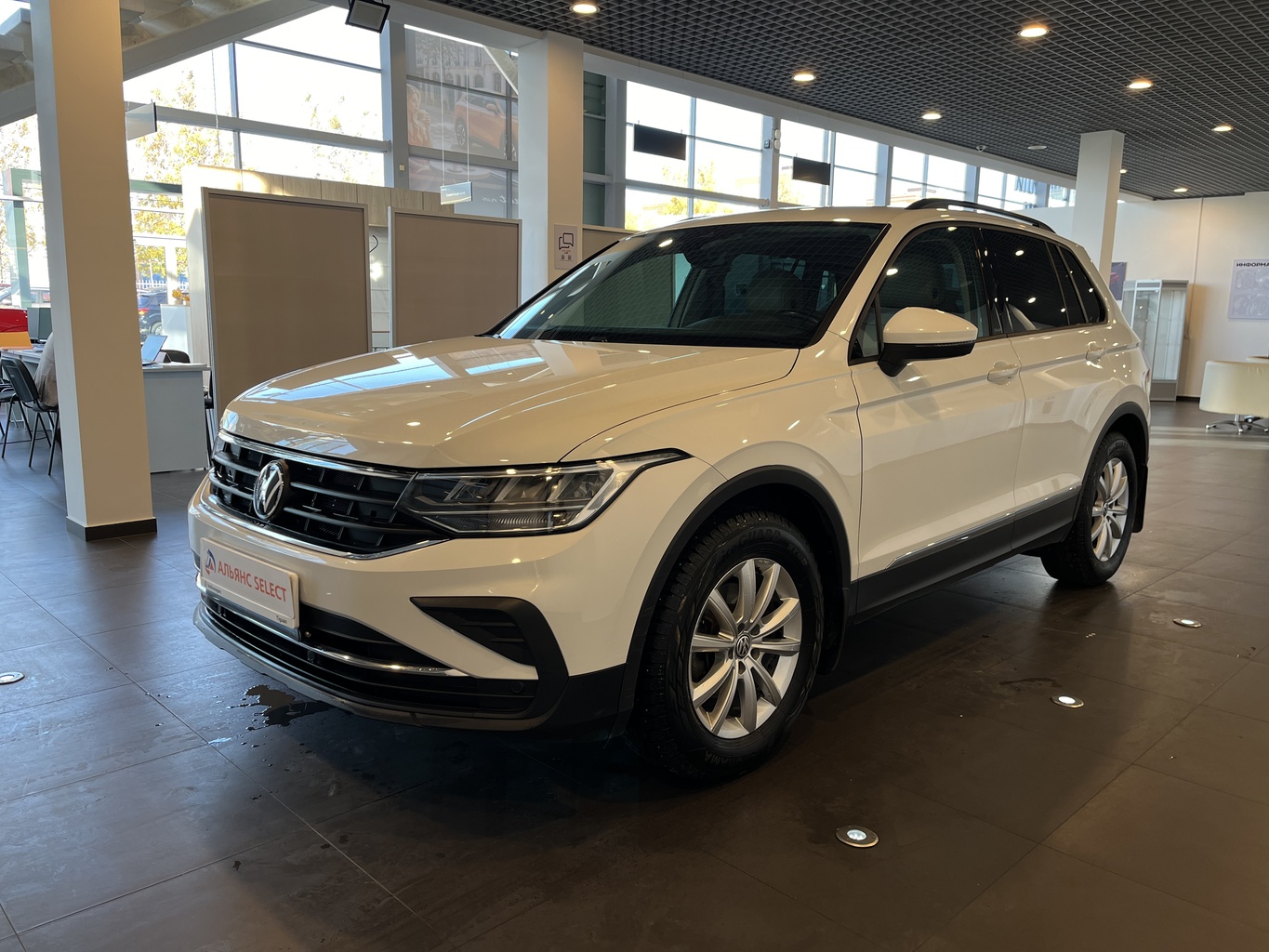 VOLKSWAGEN TIGUAN
