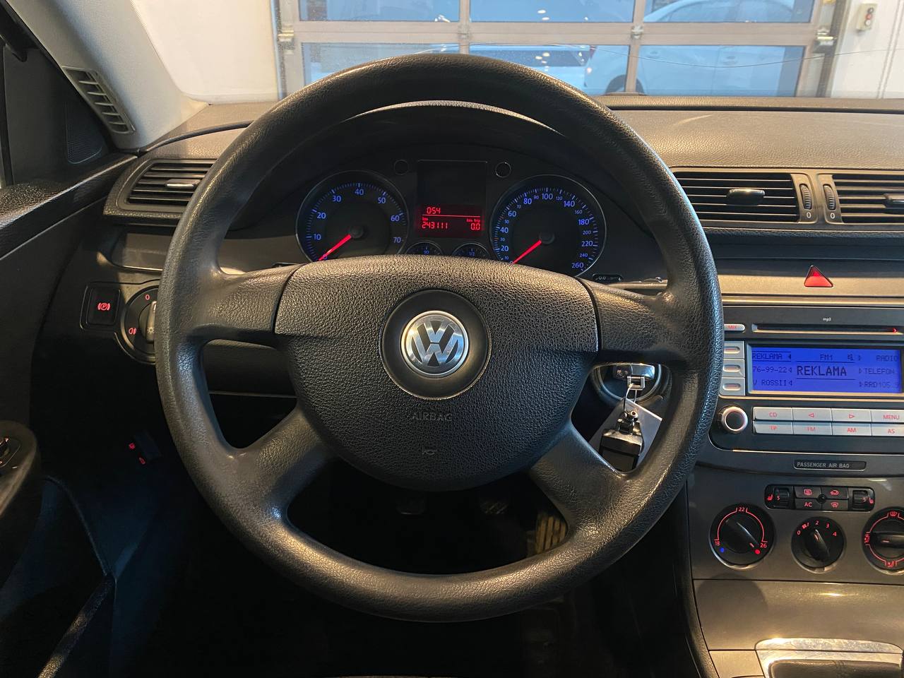 VOLKSWAGEN PASSAT