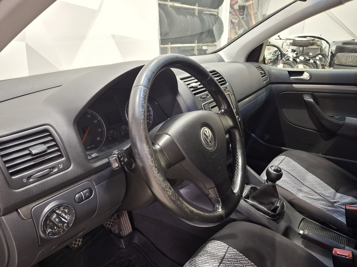 VOLKSWAGEN GOLF