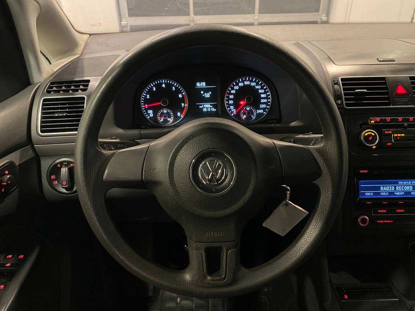 VOLKSWAGEN TOURAN