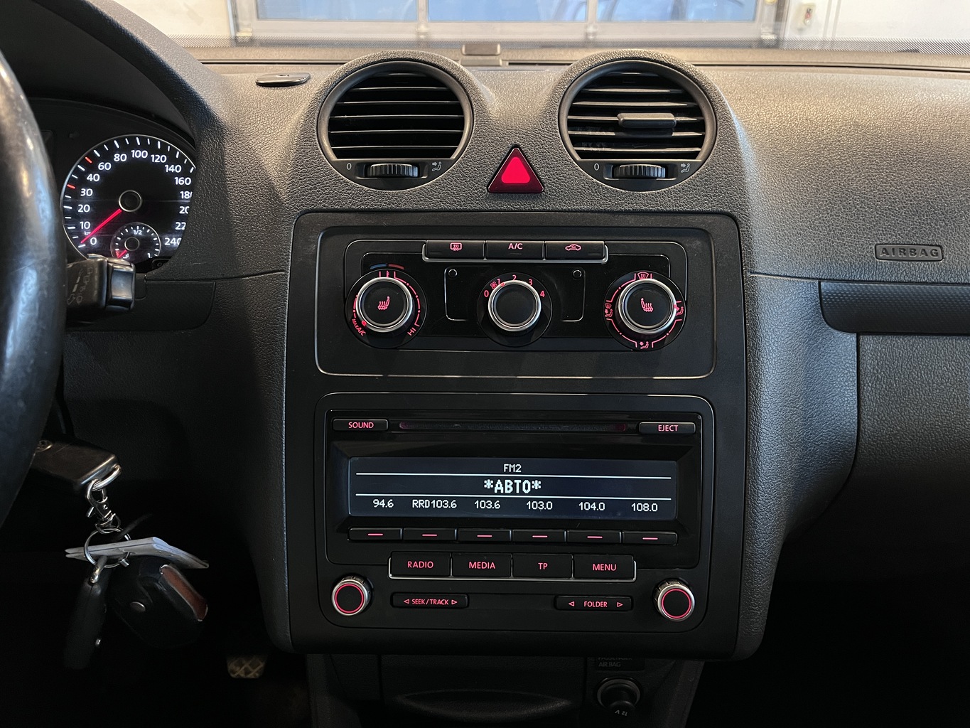 VOLKSWAGEN CADDY