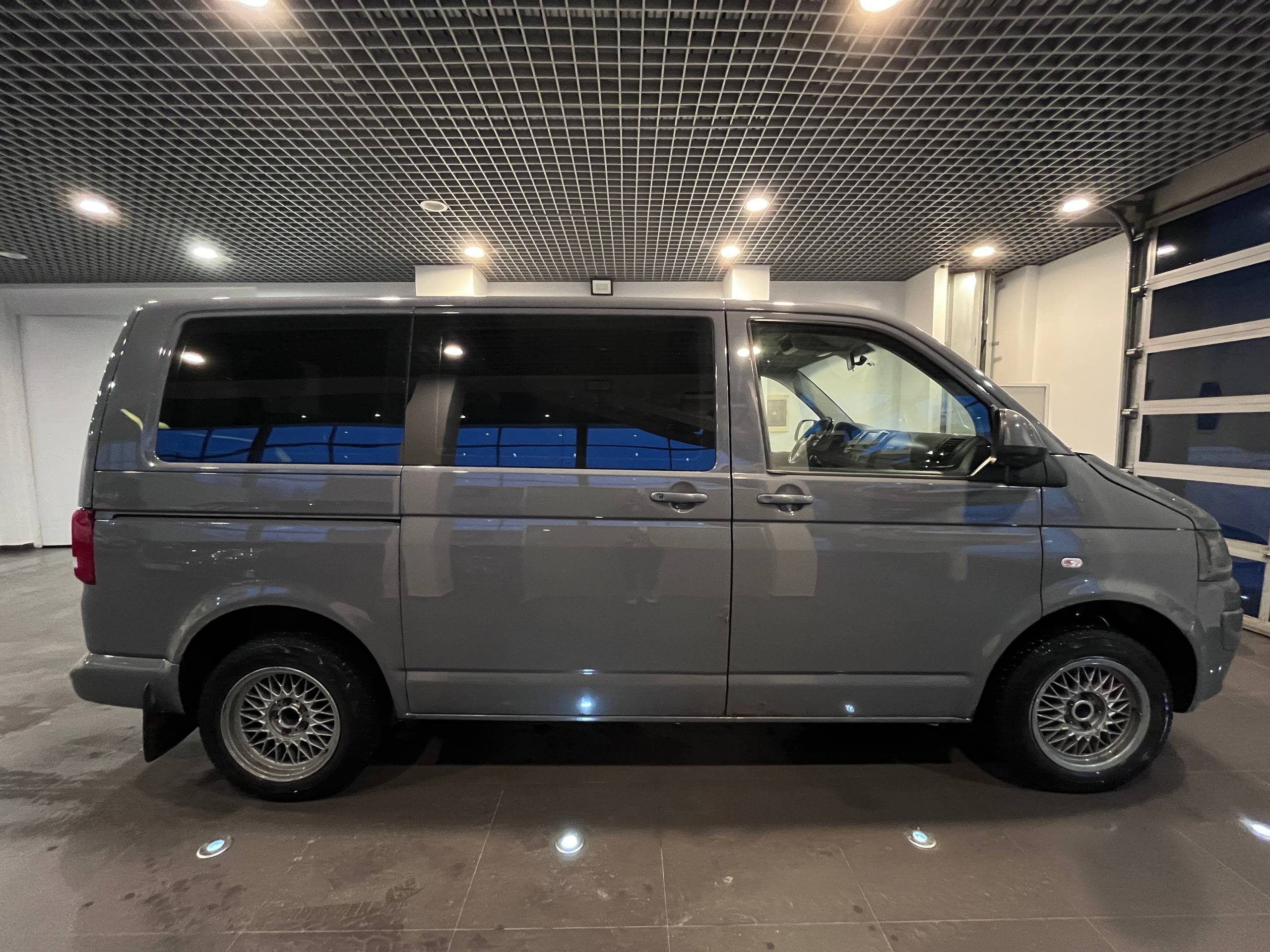 VOLKSWAGEN CARAVELLE