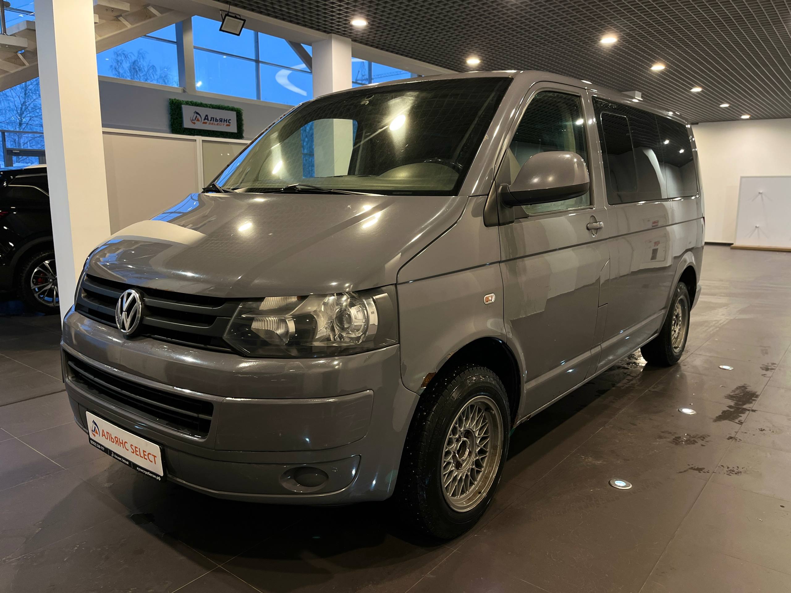 VOLKSWAGEN CARAVELLE