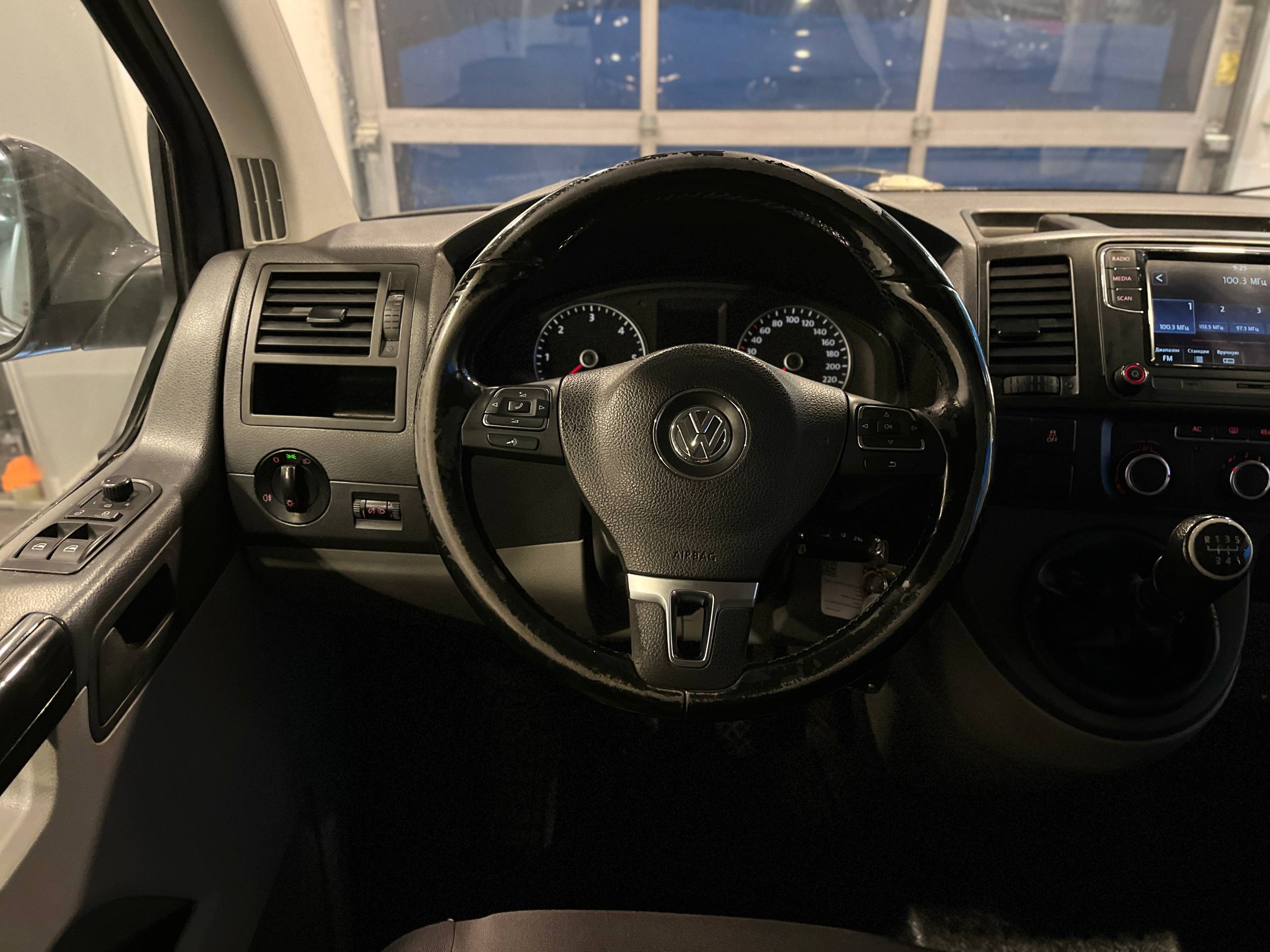 VOLKSWAGEN CARAVELLE