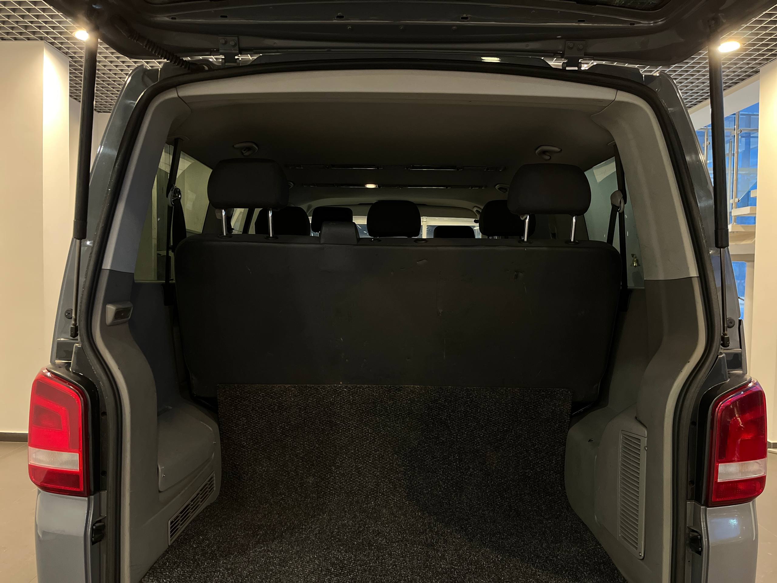 VOLKSWAGEN CARAVELLE