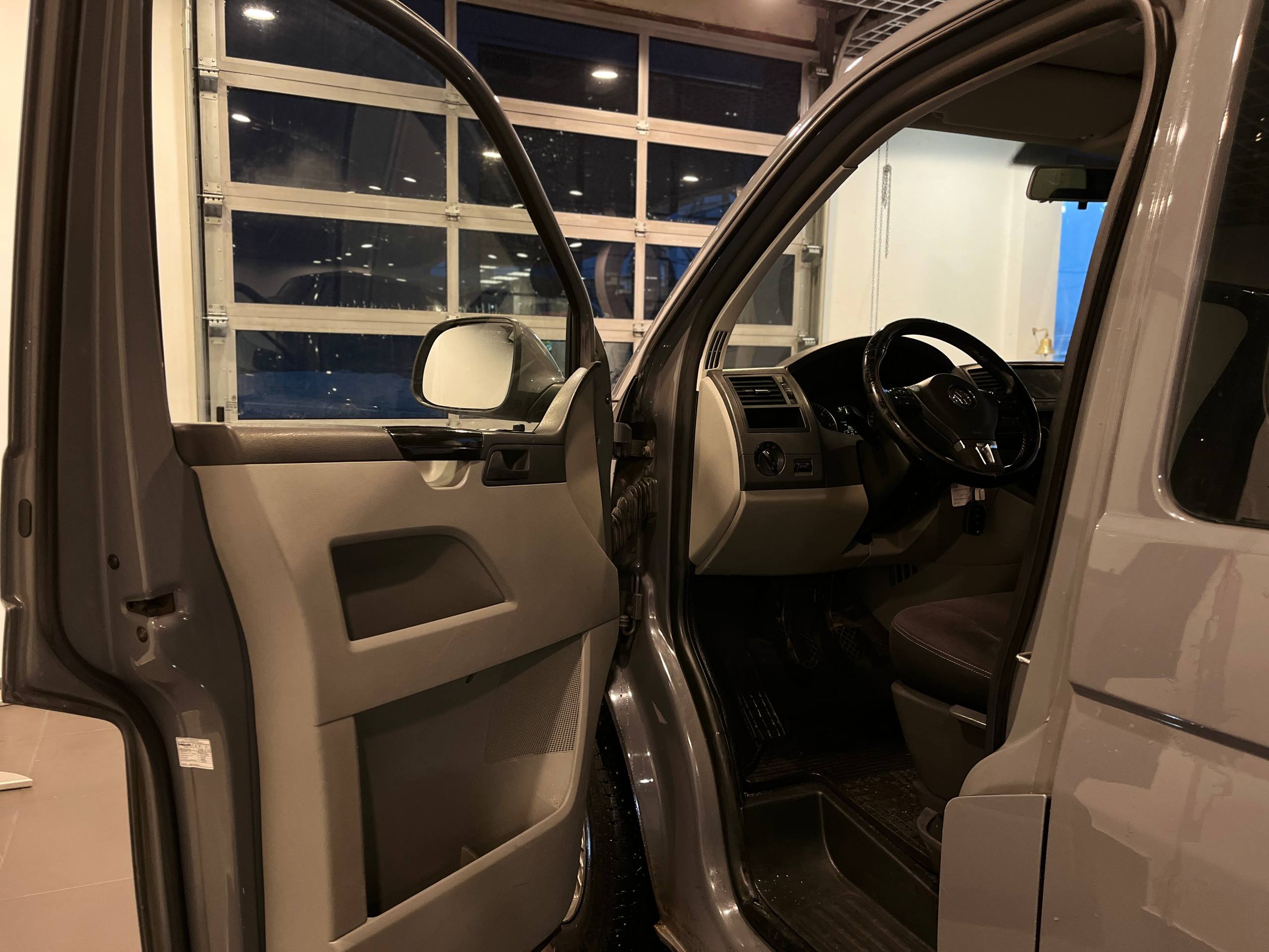 VOLKSWAGEN CARAVELLE