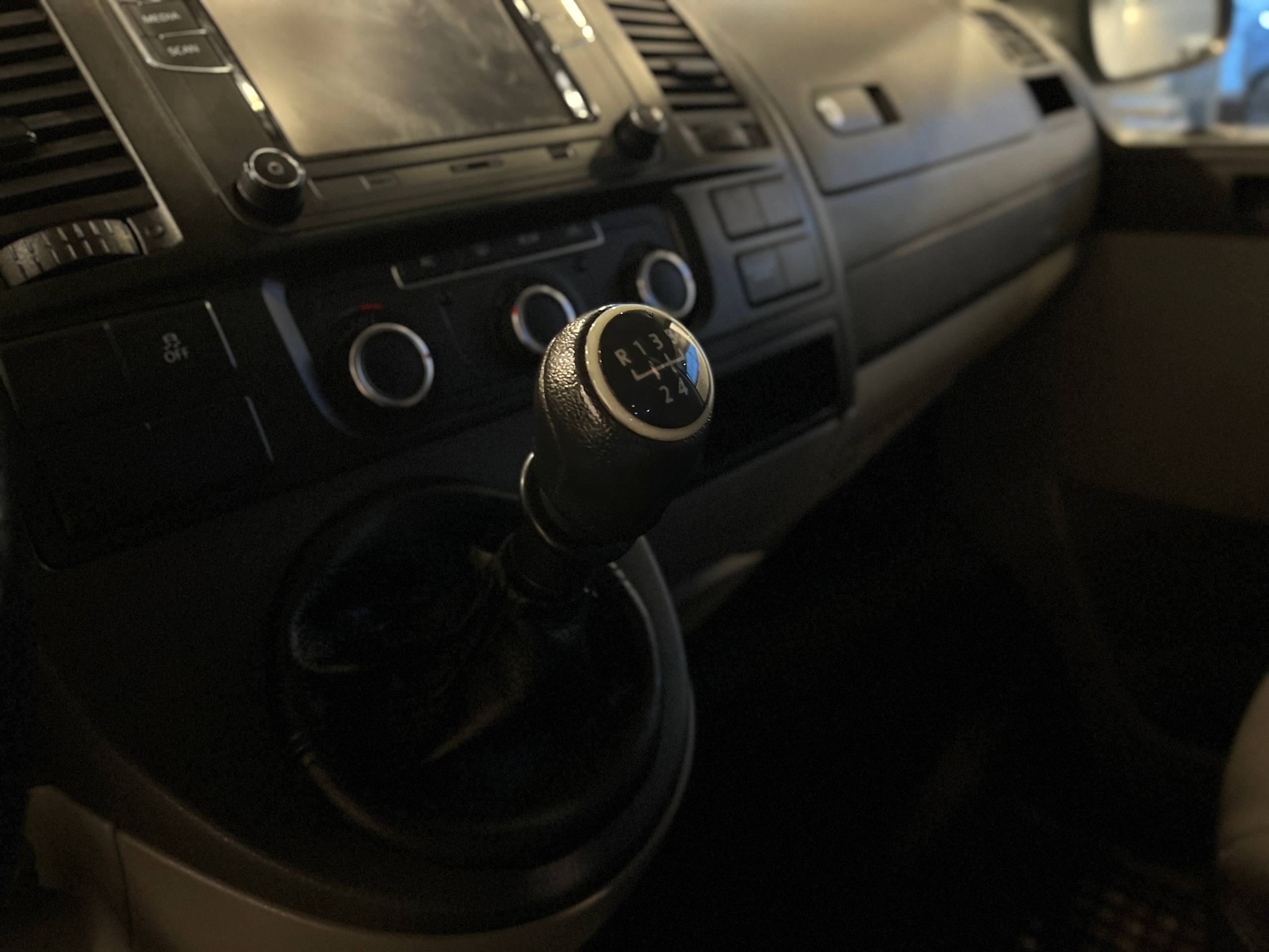 VOLKSWAGEN CARAVELLE