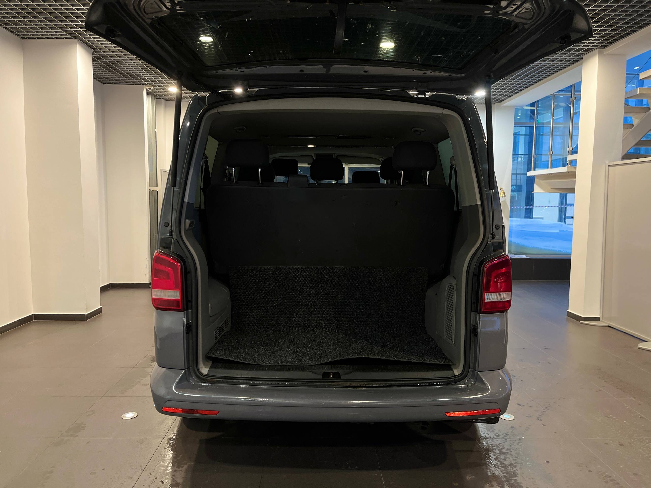 VOLKSWAGEN CARAVELLE