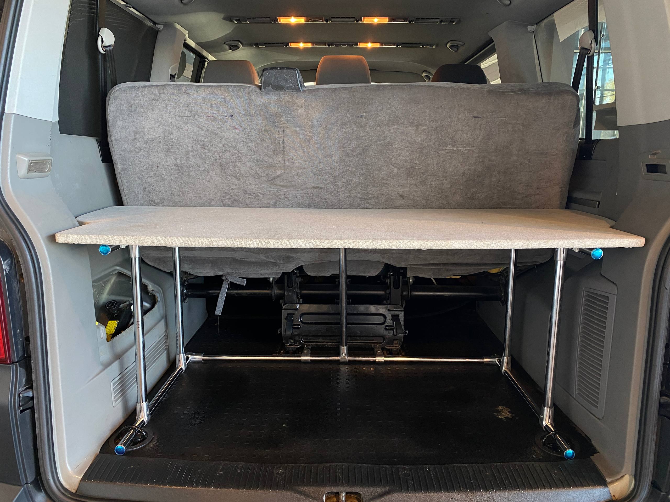 VOLKSWAGEN CARAVELLE