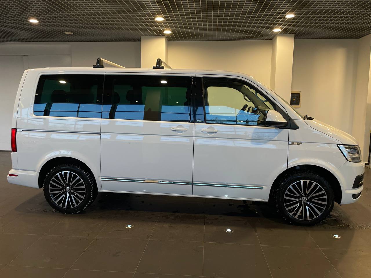 VOLKSWAGEN MULTIVAN