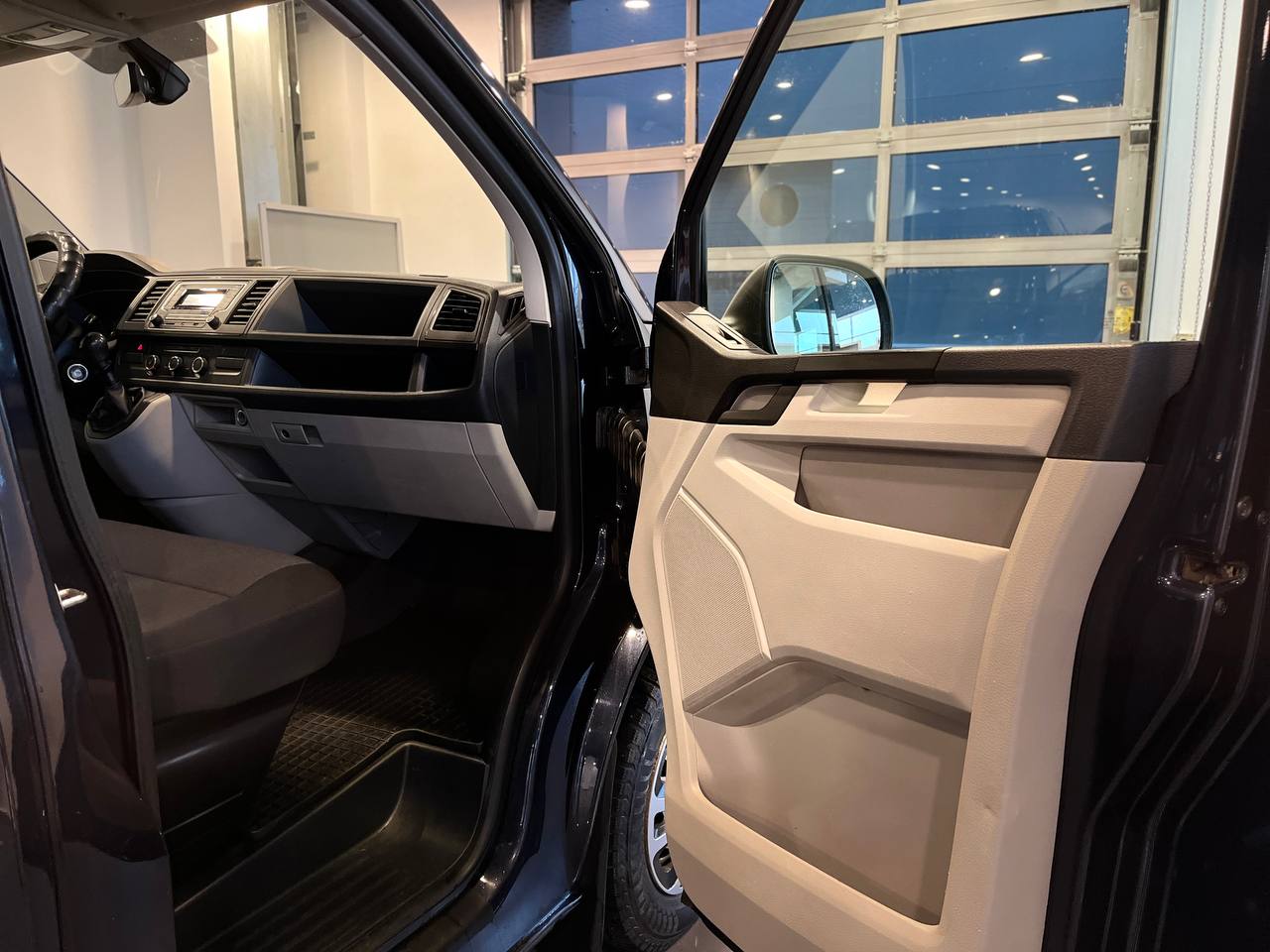 VOLKSWAGEN TRANSPORTER