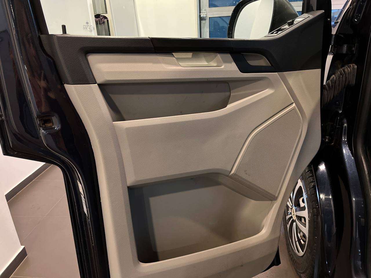 VOLKSWAGEN TRANSPORTER