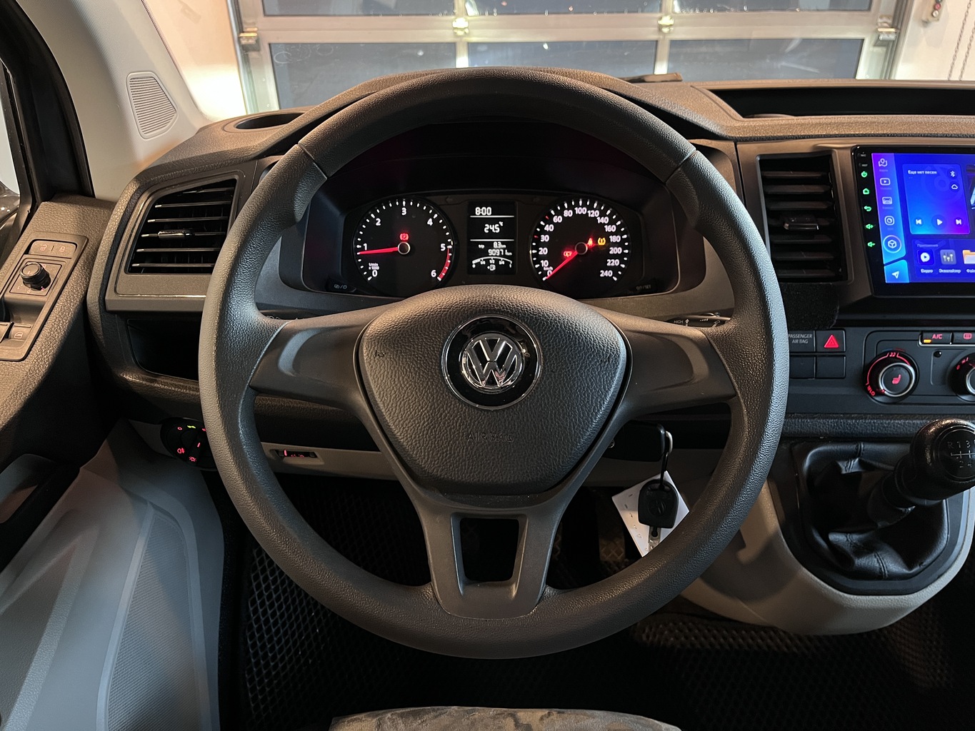 VOLKSWAGEN CARAVELLE