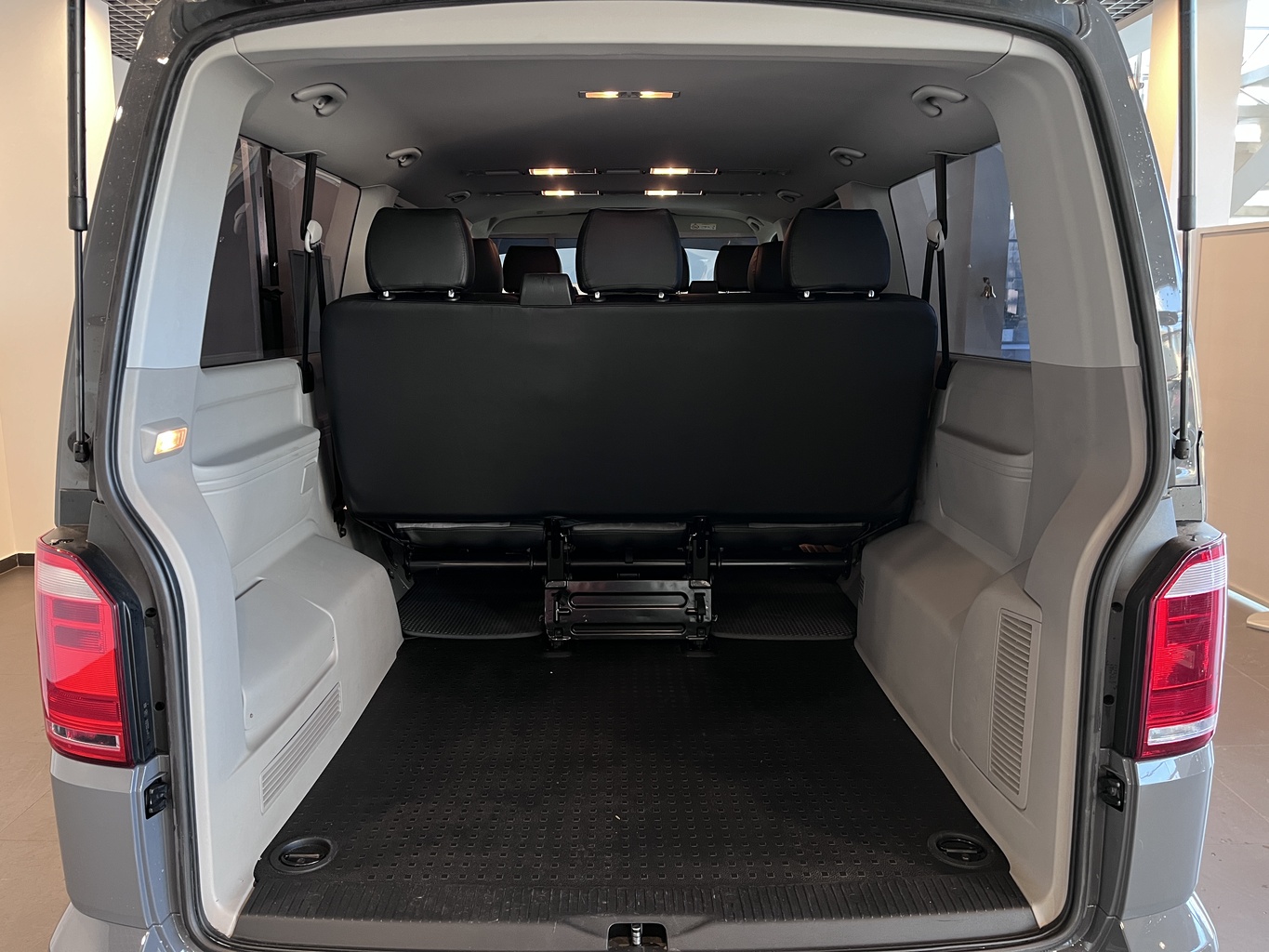 VOLKSWAGEN CARAVELLE