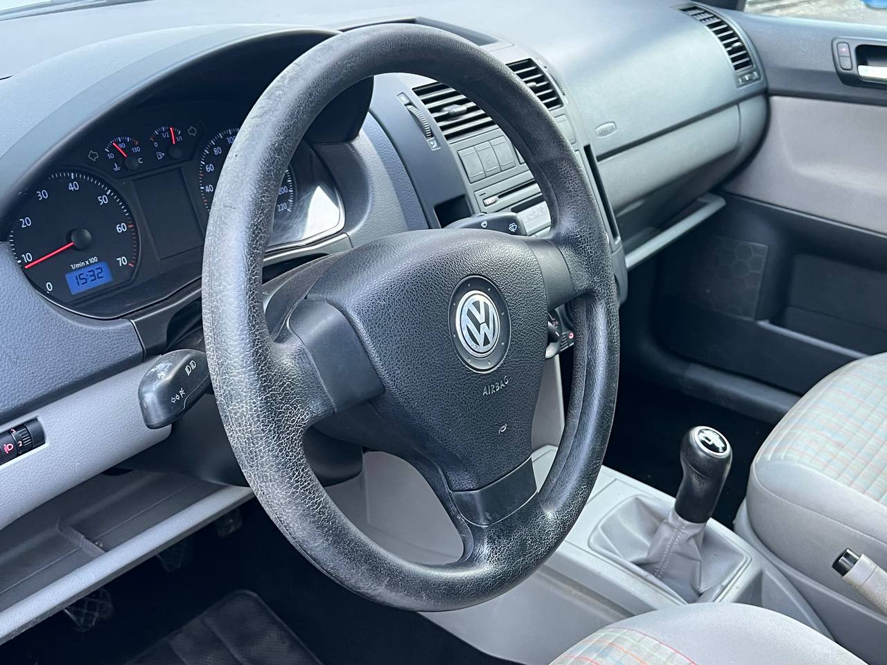 VOLKSWAGEN POLO