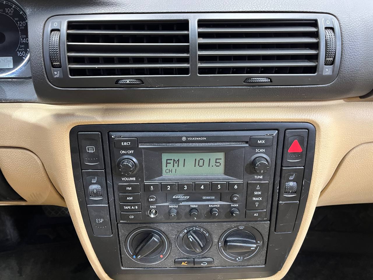 VOLKSWAGEN PASSAT