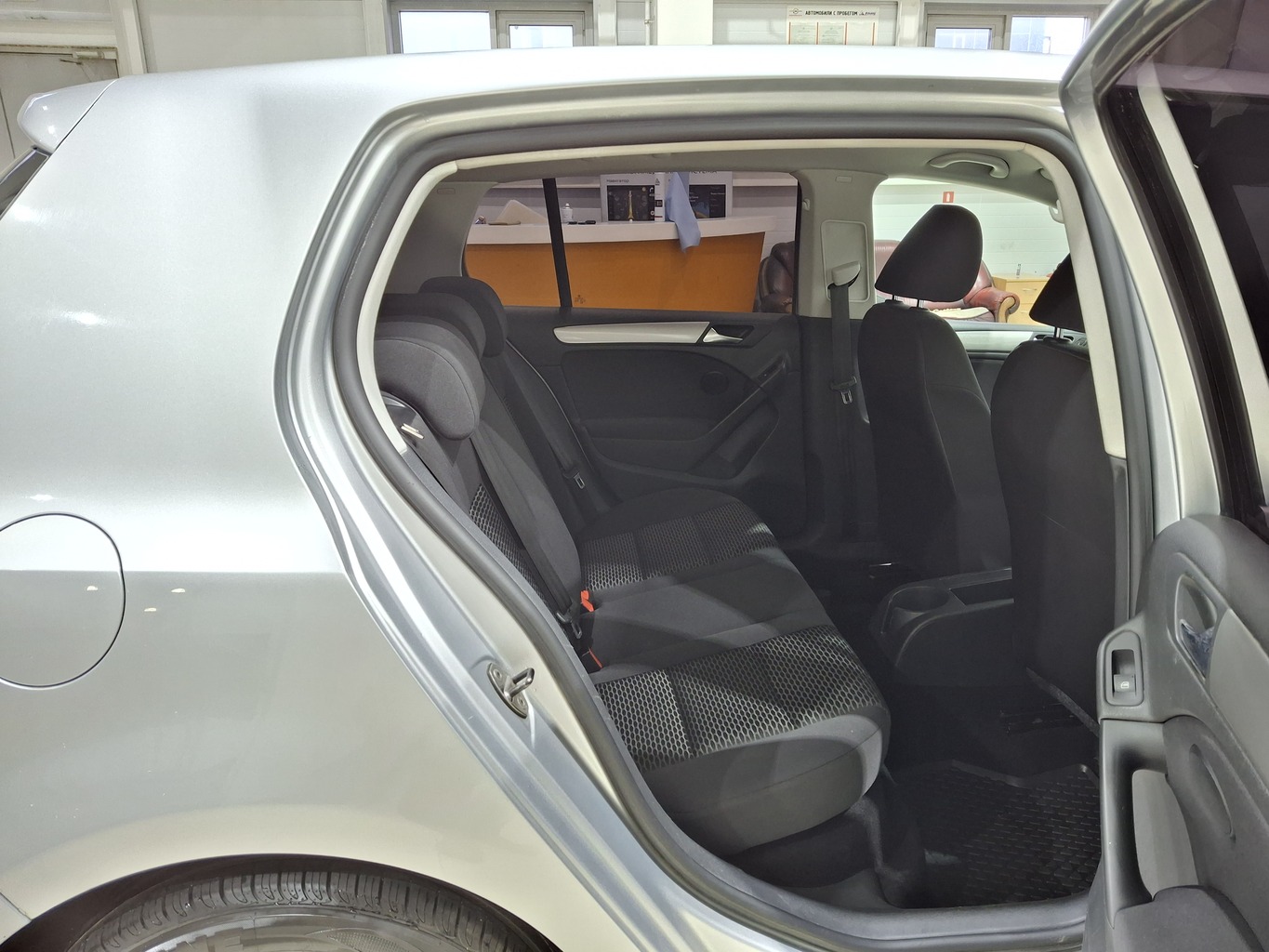 VOLKSWAGEN GOLF