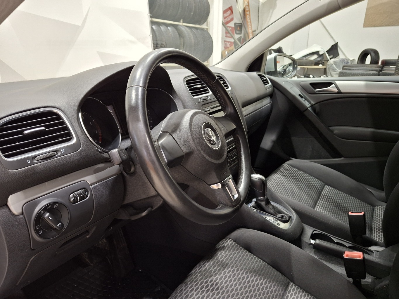 VOLKSWAGEN GOLF
