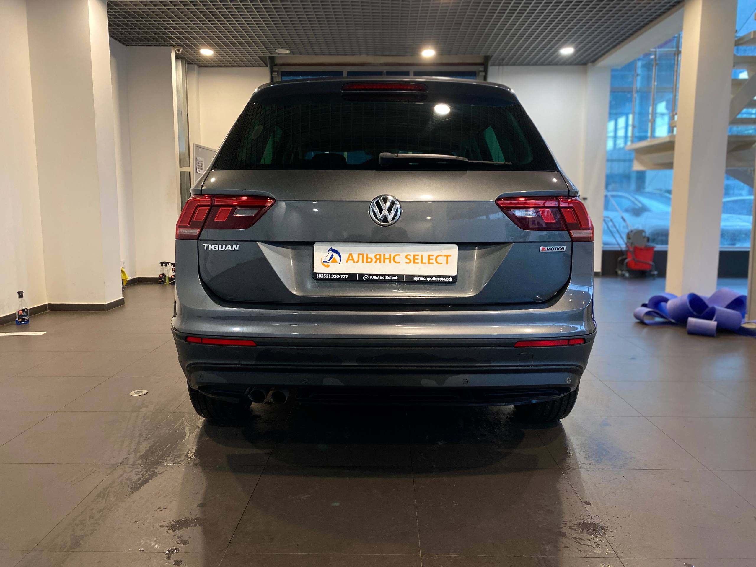 VOLKSWAGEN TIGUAN