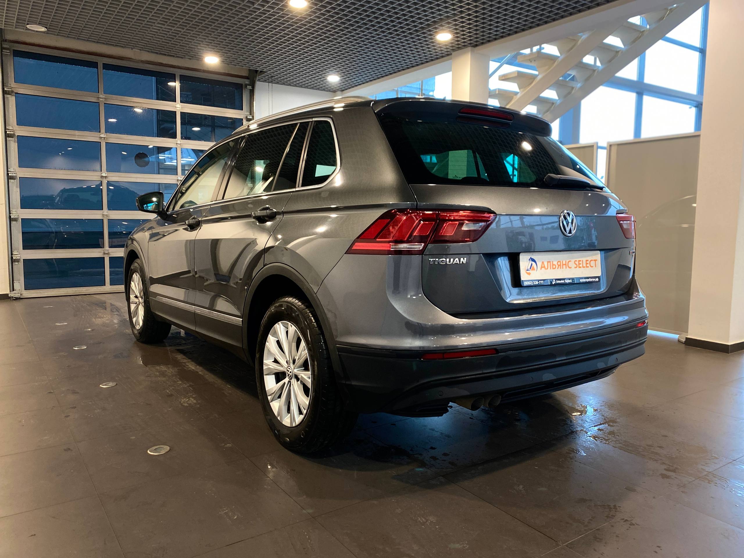 VOLKSWAGEN TIGUAN