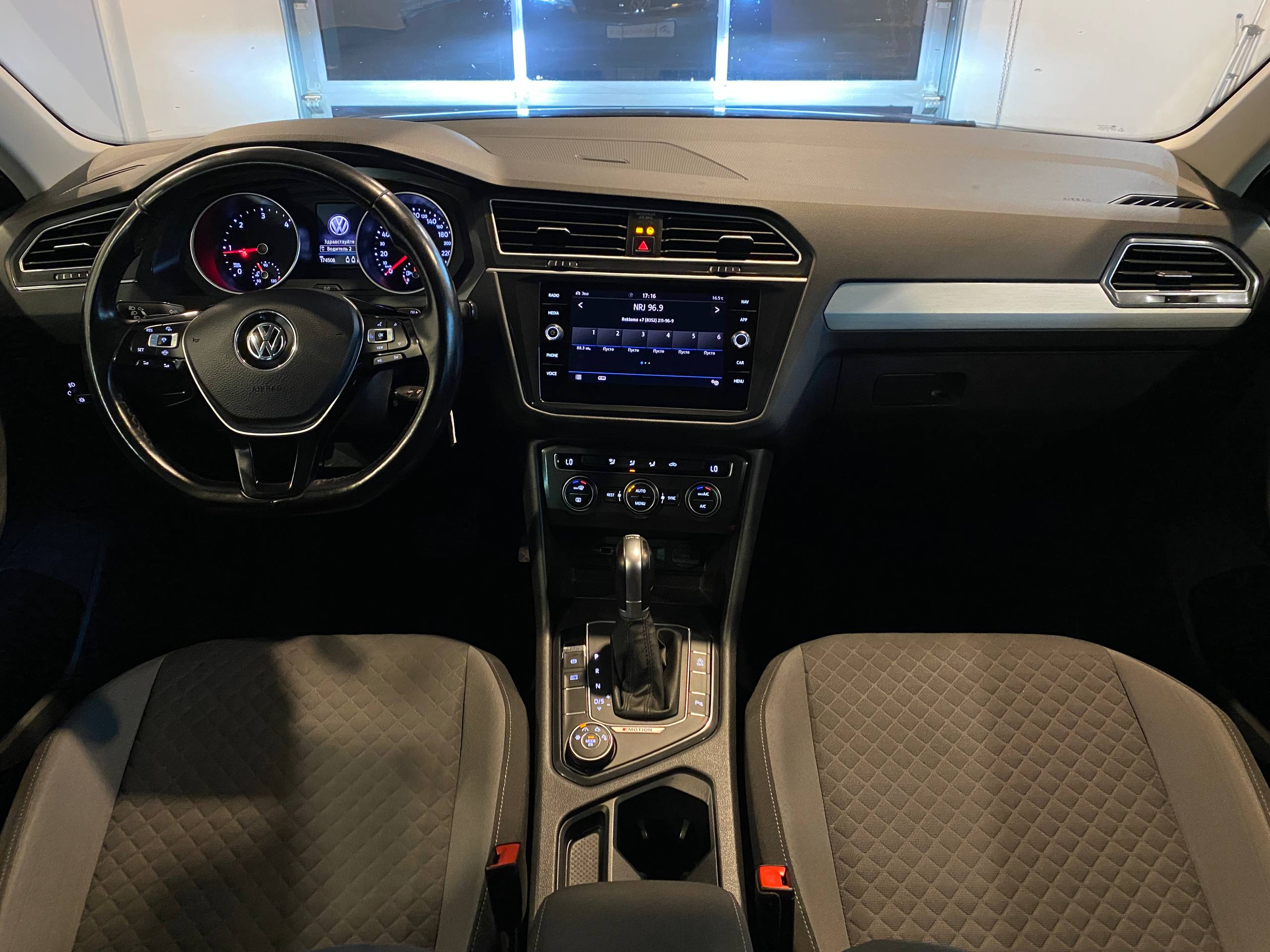 VOLKSWAGEN TIGUAN