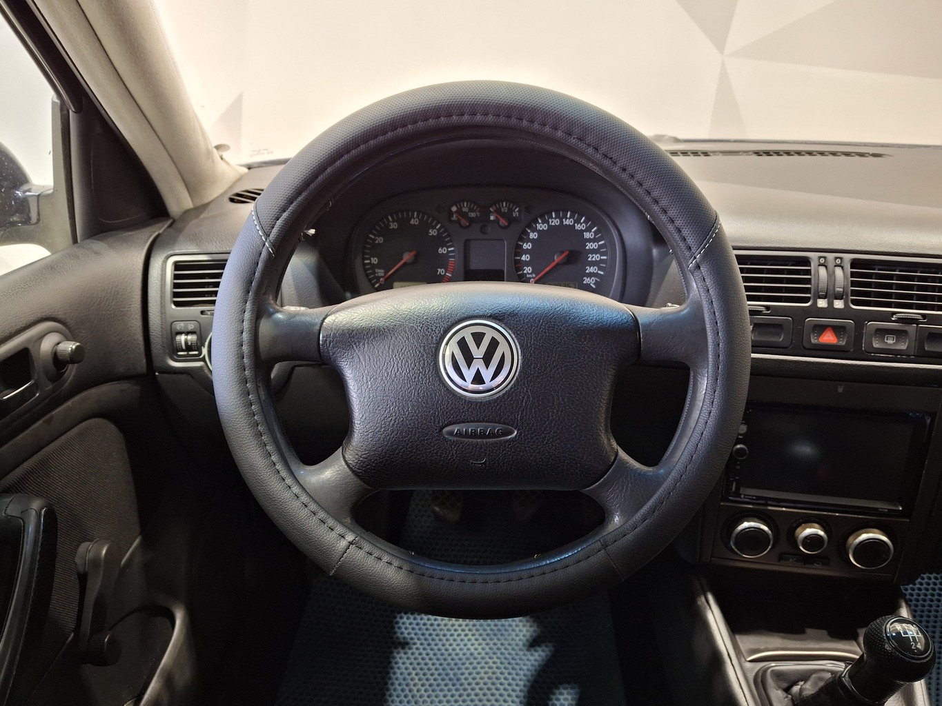 VOLKSWAGEN BORA