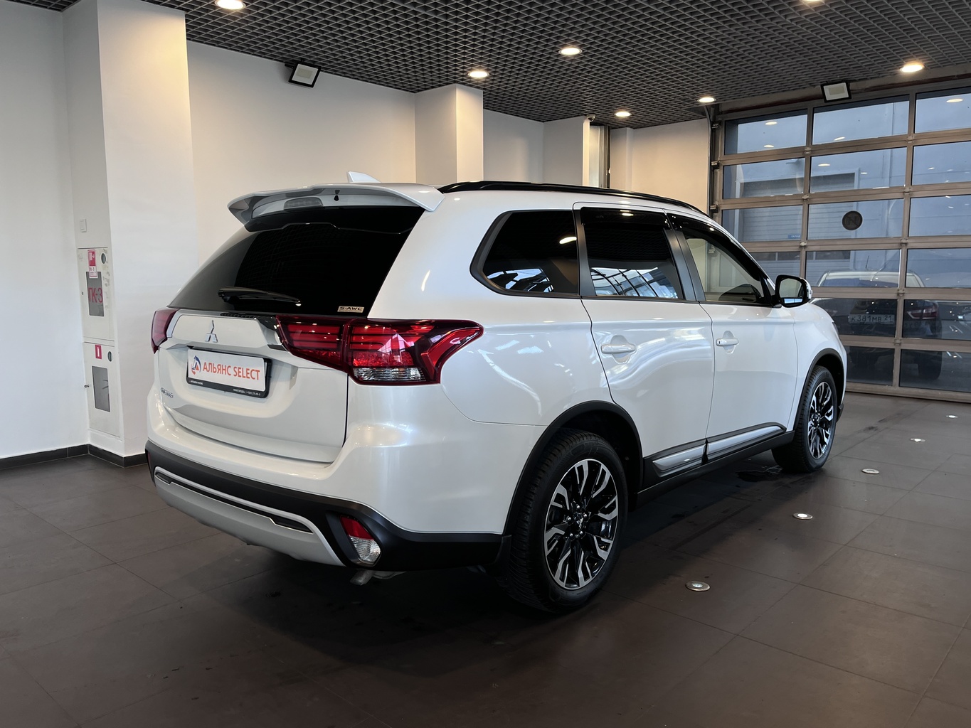MITSUBISHI OUTLANDER