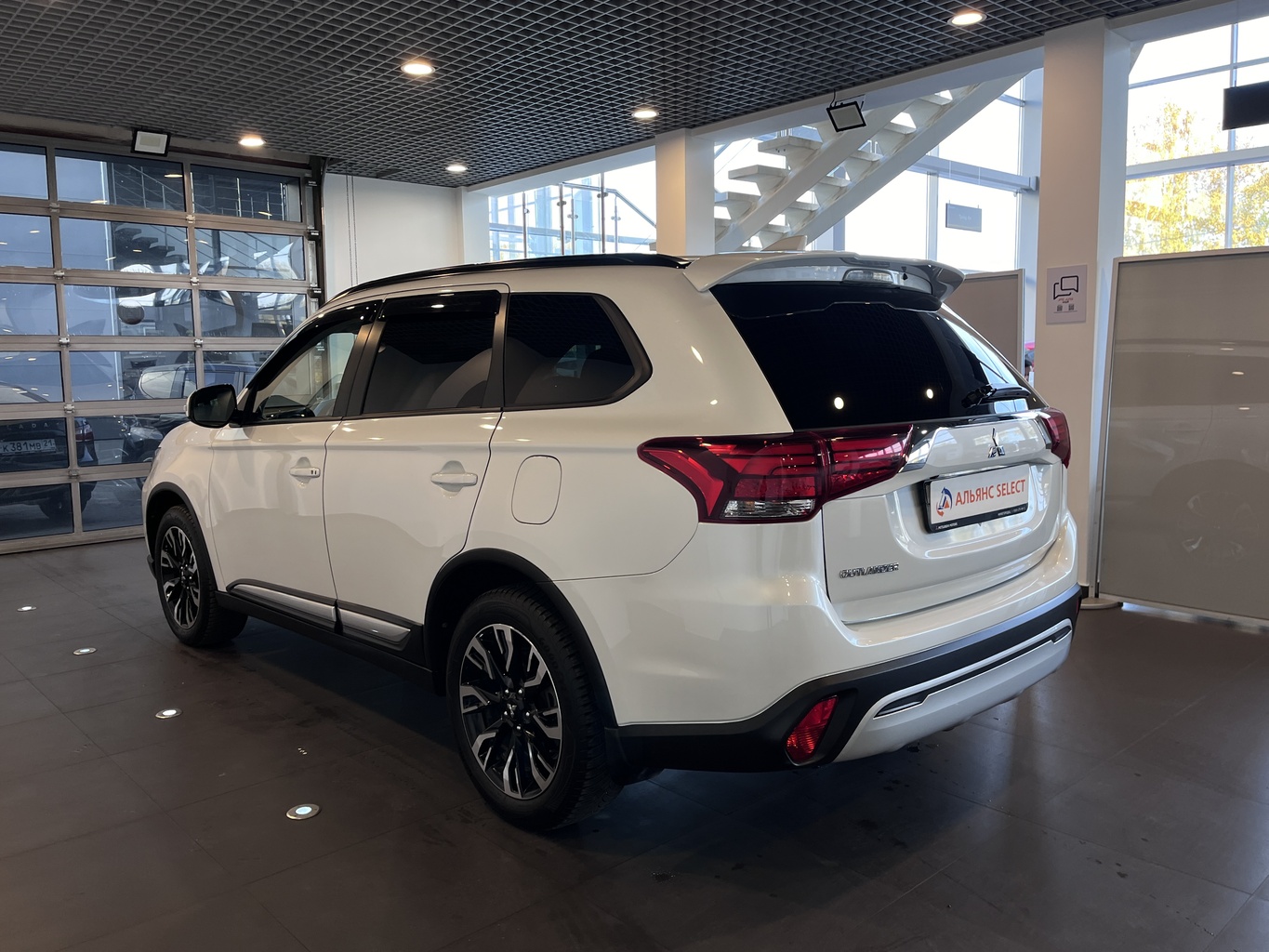 MITSUBISHI OUTLANDER