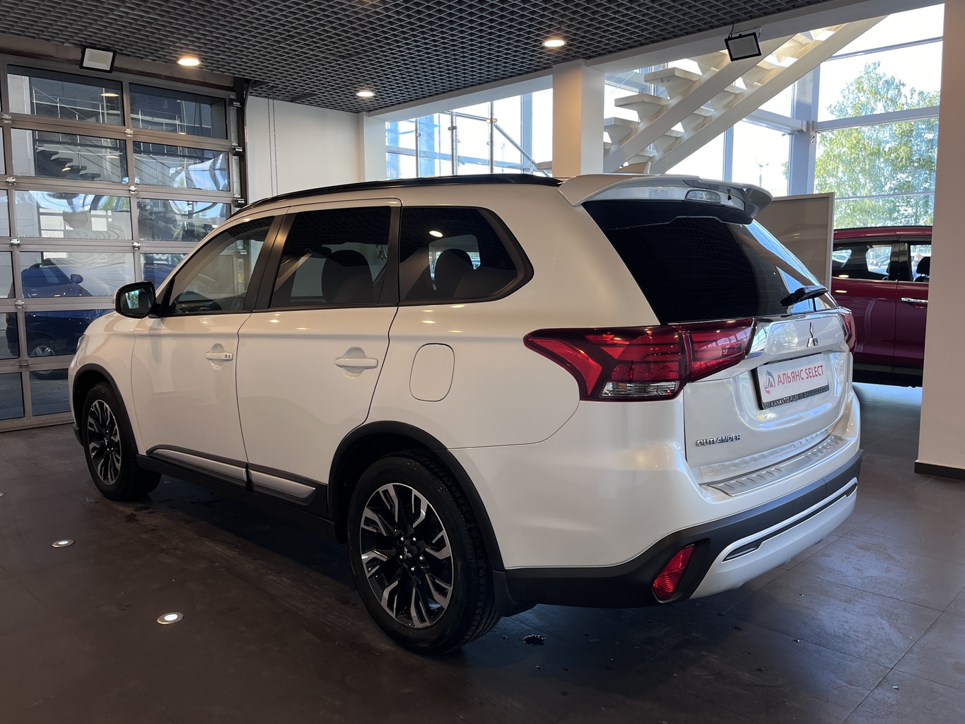 MITSUBISHI OUTLANDER