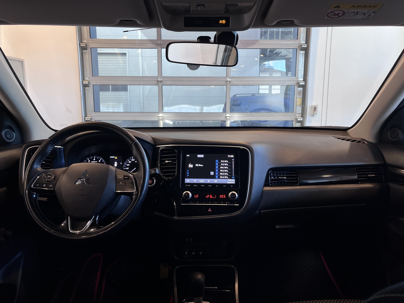 MITSUBISHI OUTLANDER