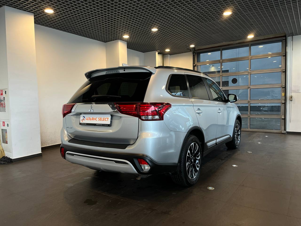 MITSUBISHI OUTLANDER