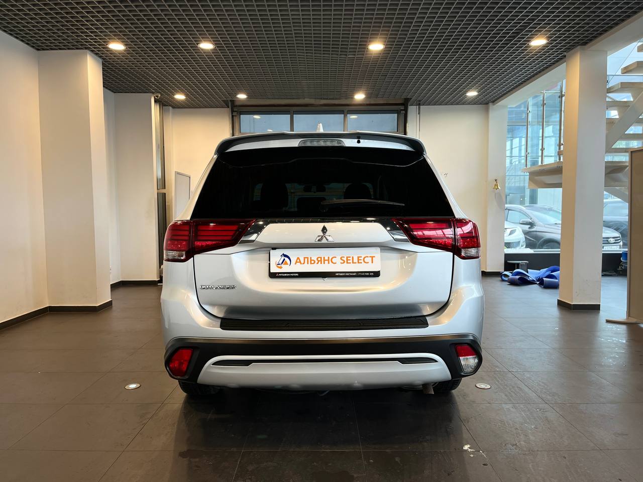 MITSUBISHI OUTLANDER