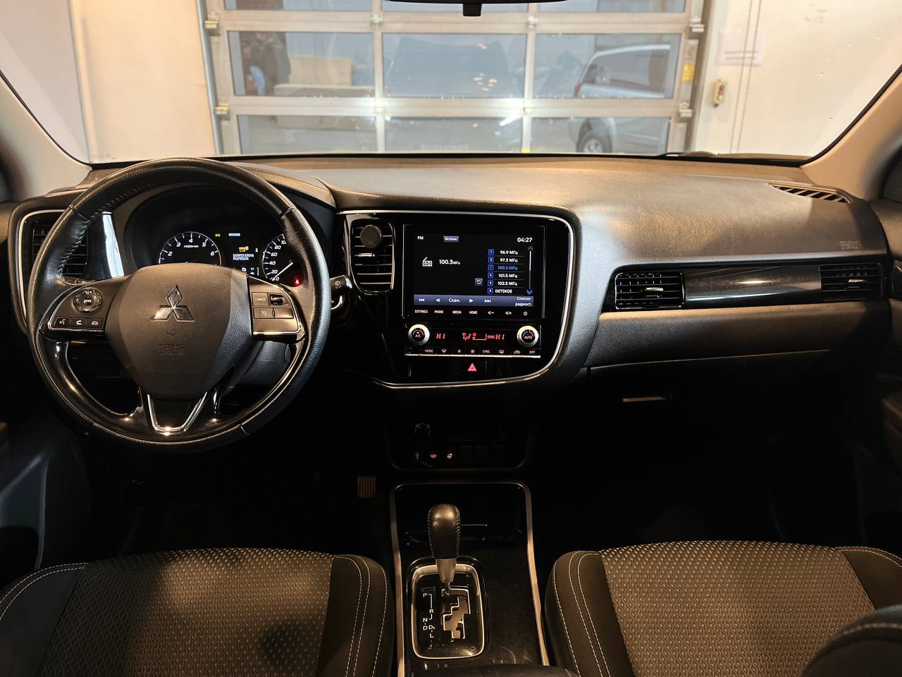 MITSUBISHI OUTLANDER