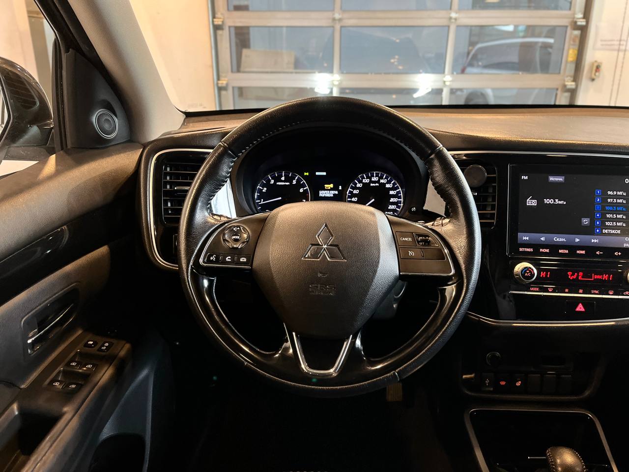 MITSUBISHI OUTLANDER