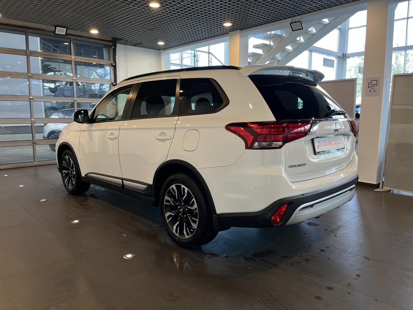 MITSUBISHI OUTLANDER