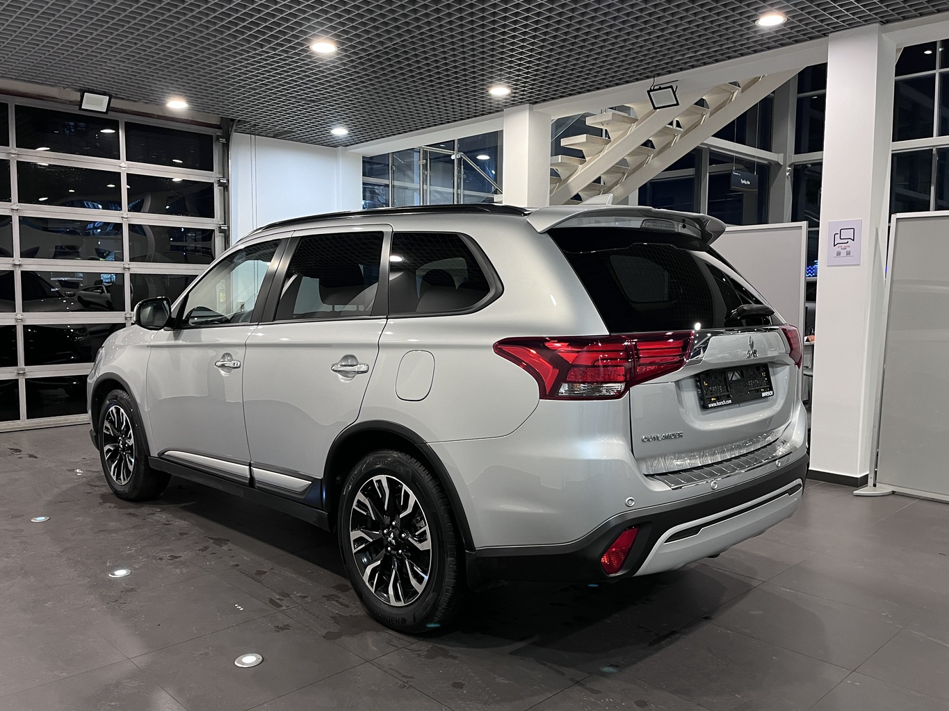 MITSUBISHI OUTLANDER