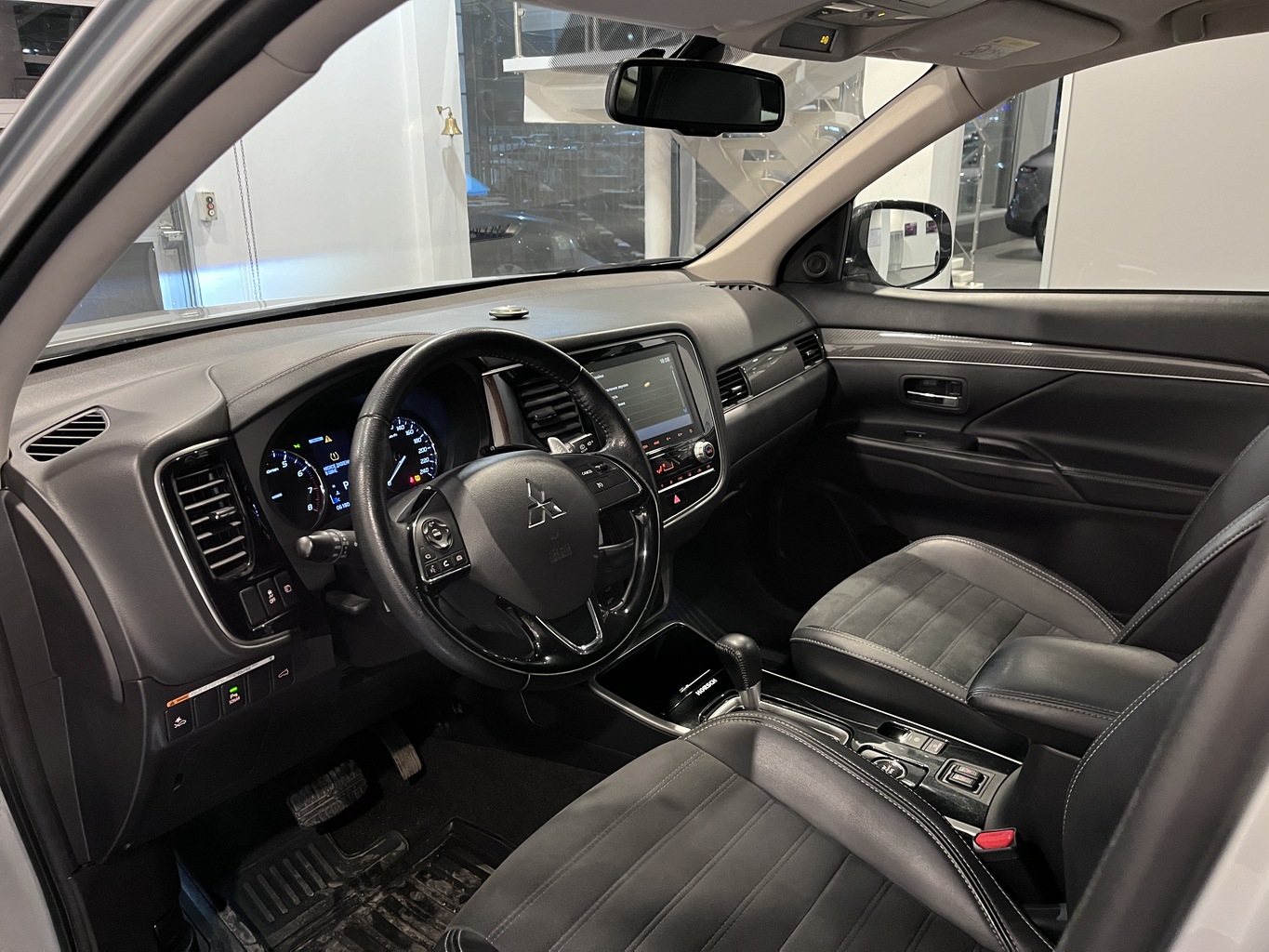MITSUBISHI OUTLANDER