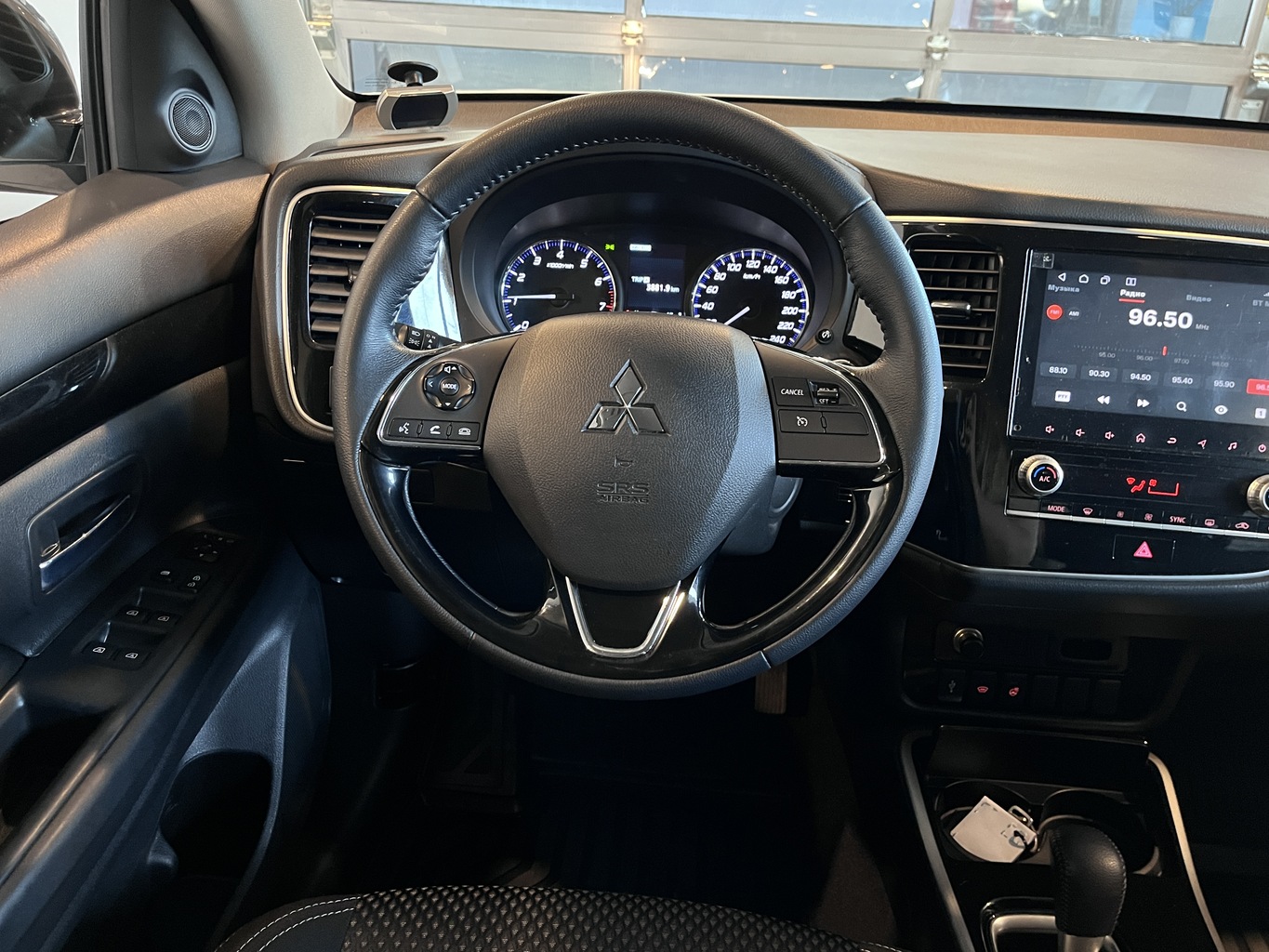 MITSUBISHI OUTLANDER