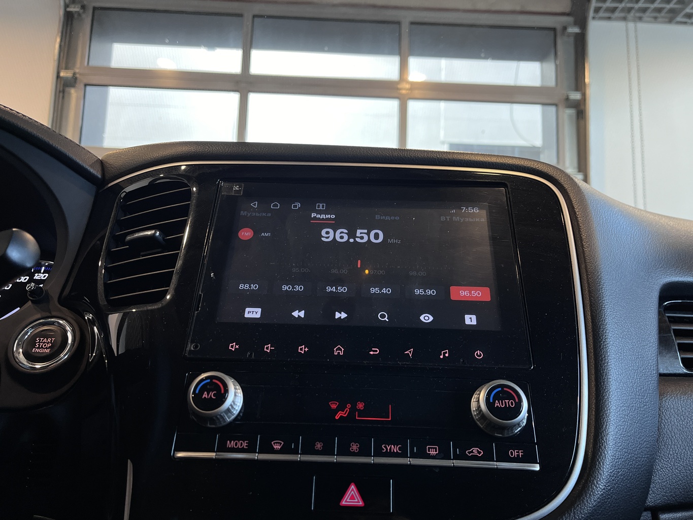 MITSUBISHI OUTLANDER
