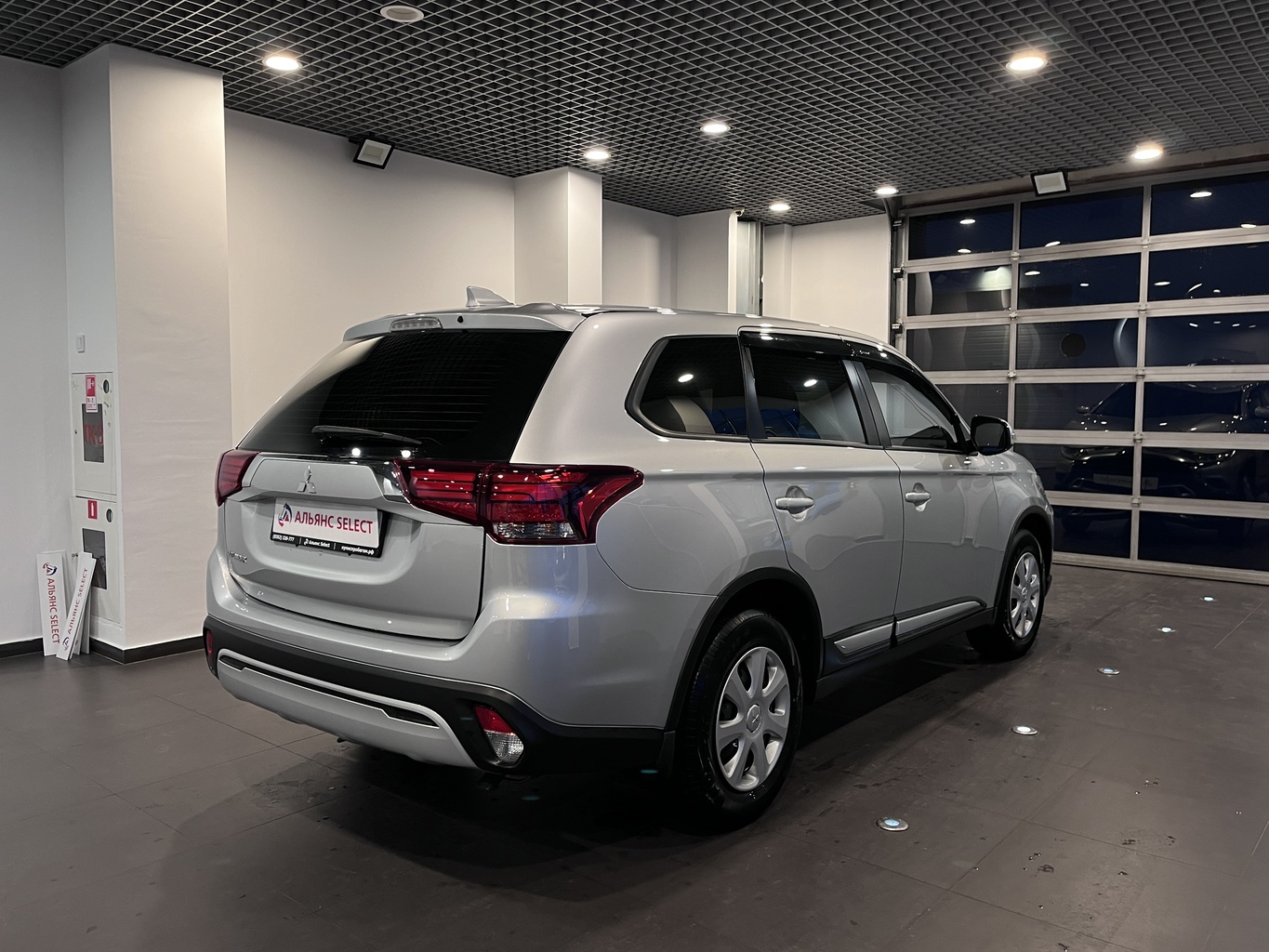 MITSUBISHI OUTLANDER